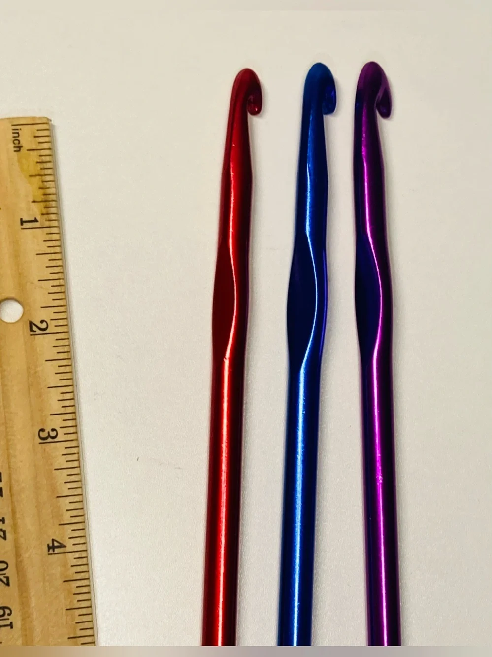 Set of 3 Metallic Crochet Hooks - Red 8.0mm, Blue 9.0mm, Purple 10.0mm‎